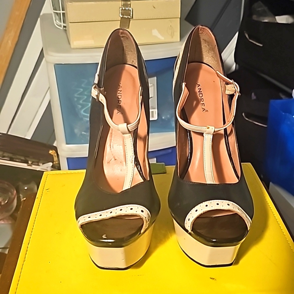 Andrea Designer Mary Jane Shoes, Sz 8, Black &  Creme Leather, Peep O Bo…